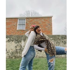 Meet your Posher, Miranda and Gabriella